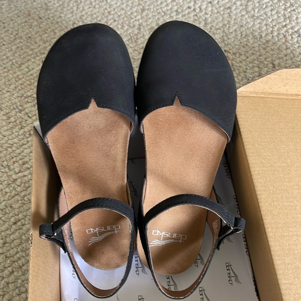 One pair of Dansko Rowan Black Shoes Size 37